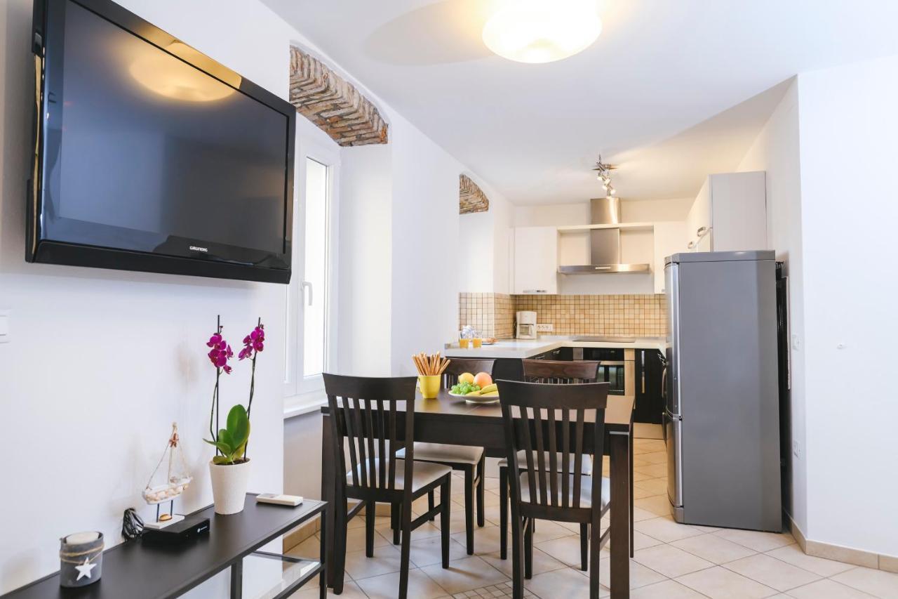 Apartment Park ไพราน ภายนอก รูปภาพ